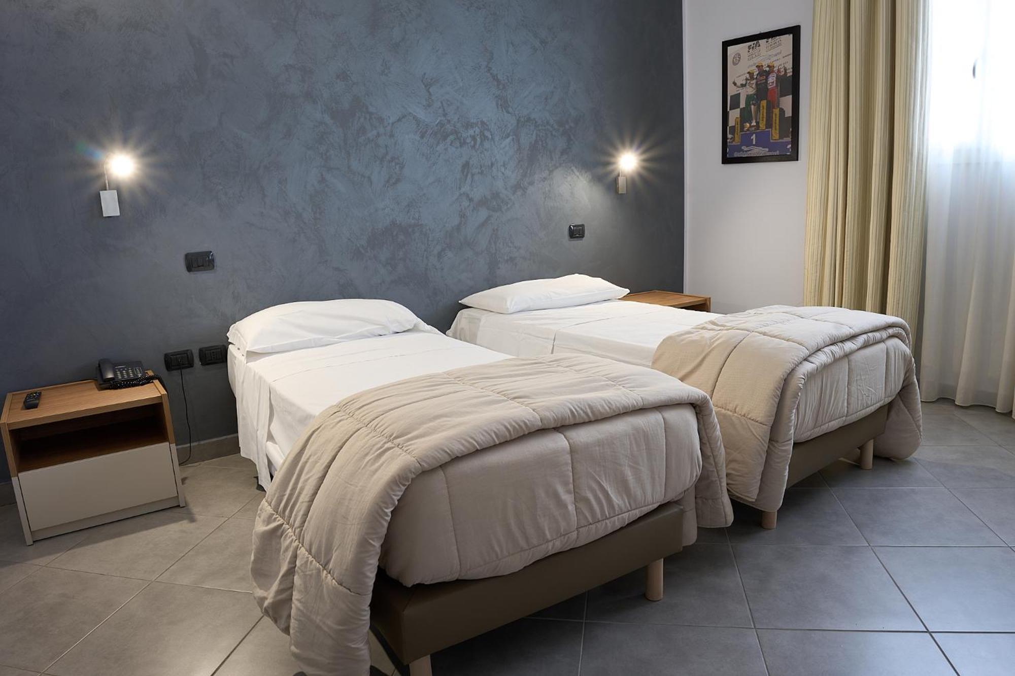 Hotel Saturday Palma Campania Exterior foto